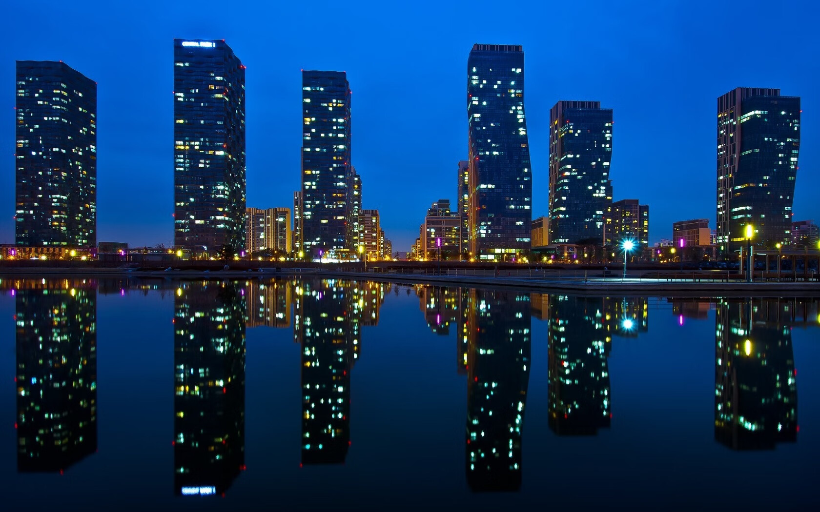 冰川与月光，范弗利特的美加墨寒夜独舞